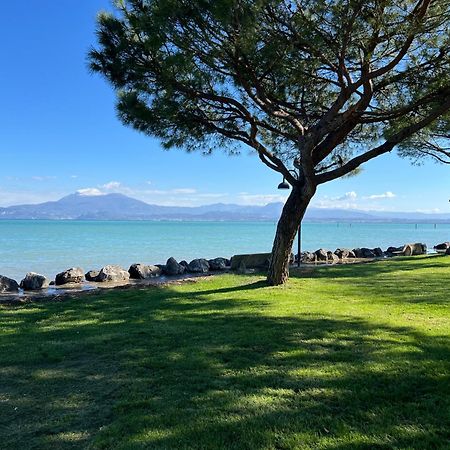 La Vela Apartment Sirmione Bagian luar foto