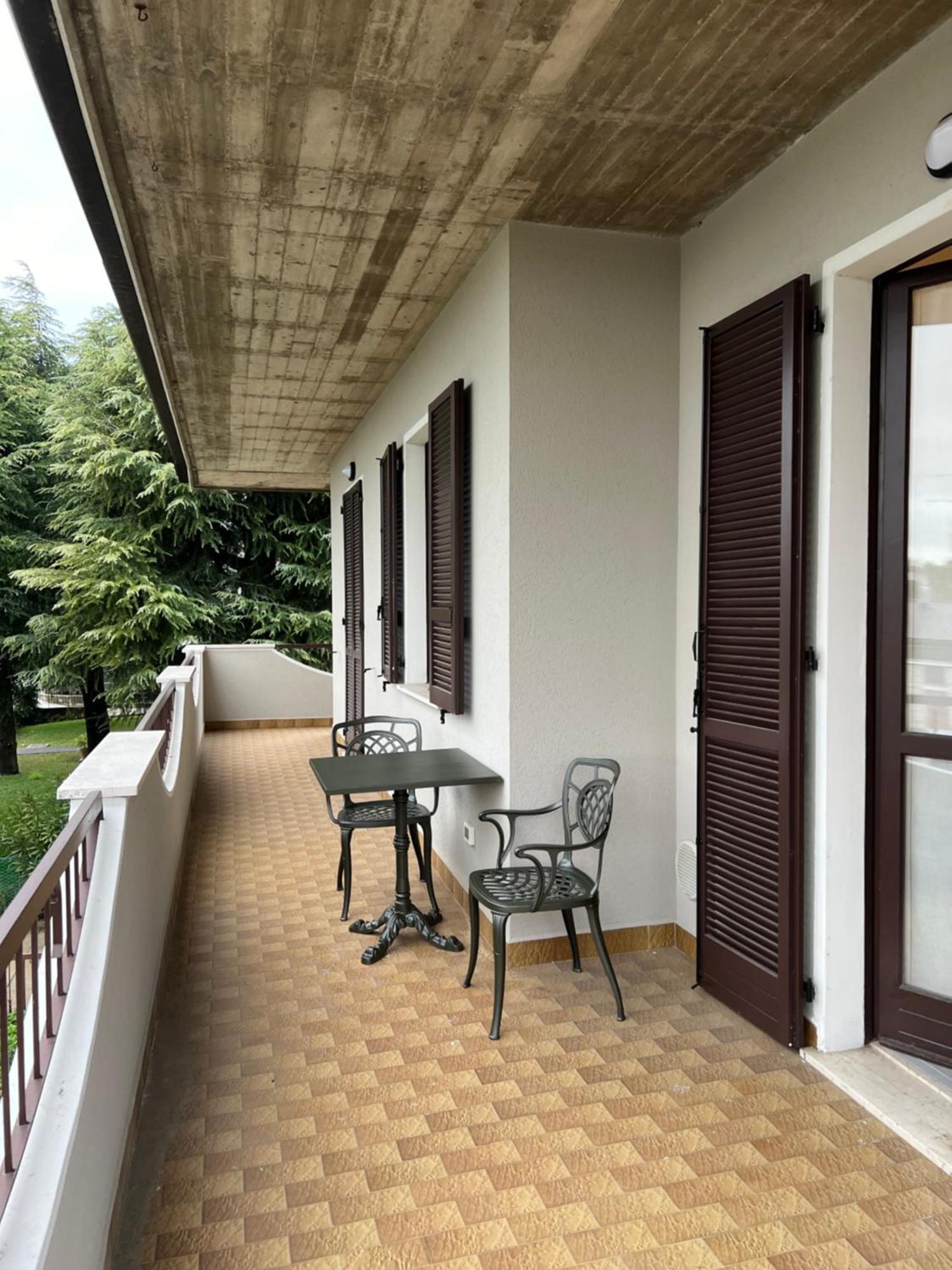 La Vela Apartment Sirmione Bagian luar foto