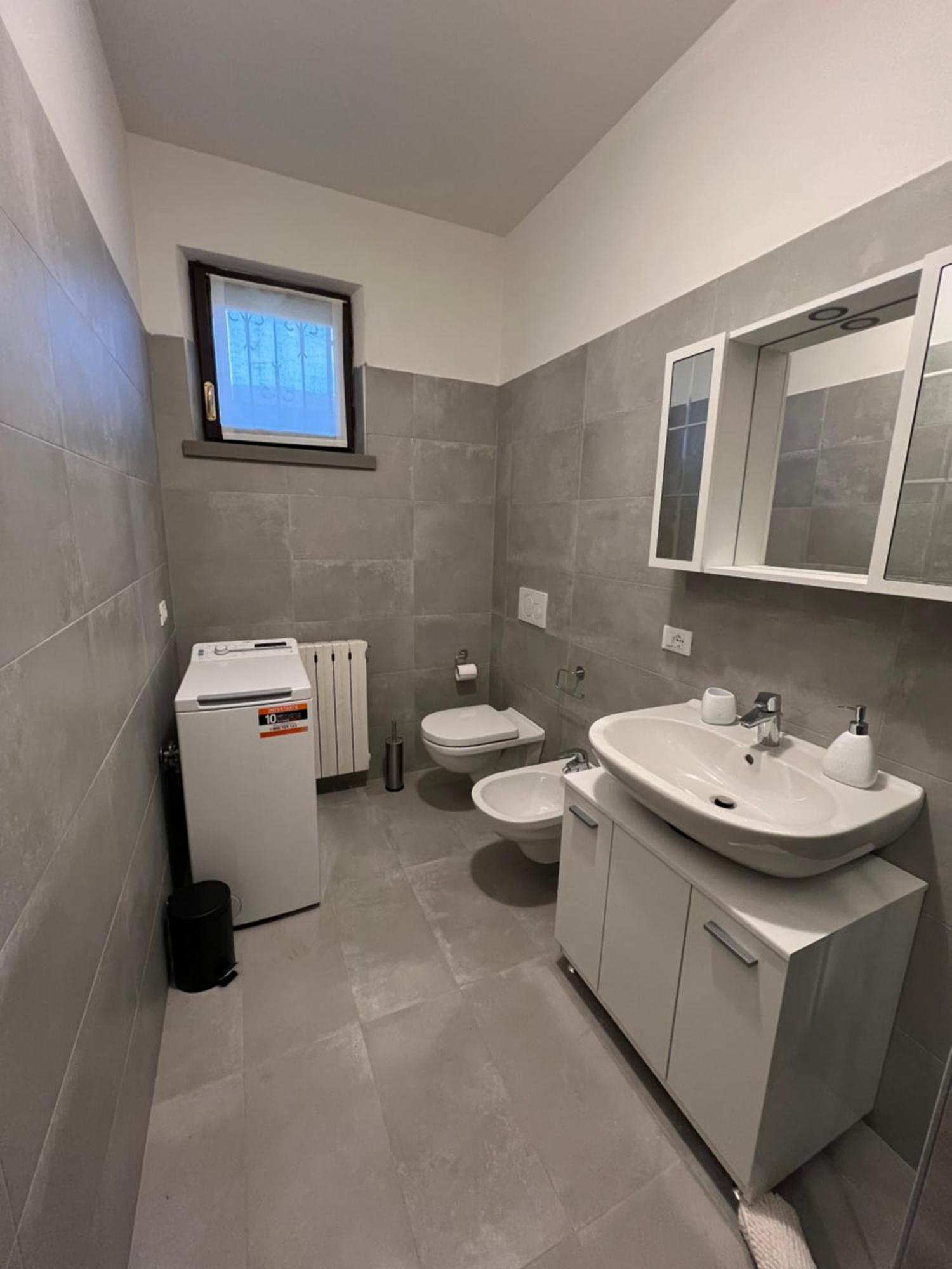 La Vela Apartment Sirmione Bagian luar foto