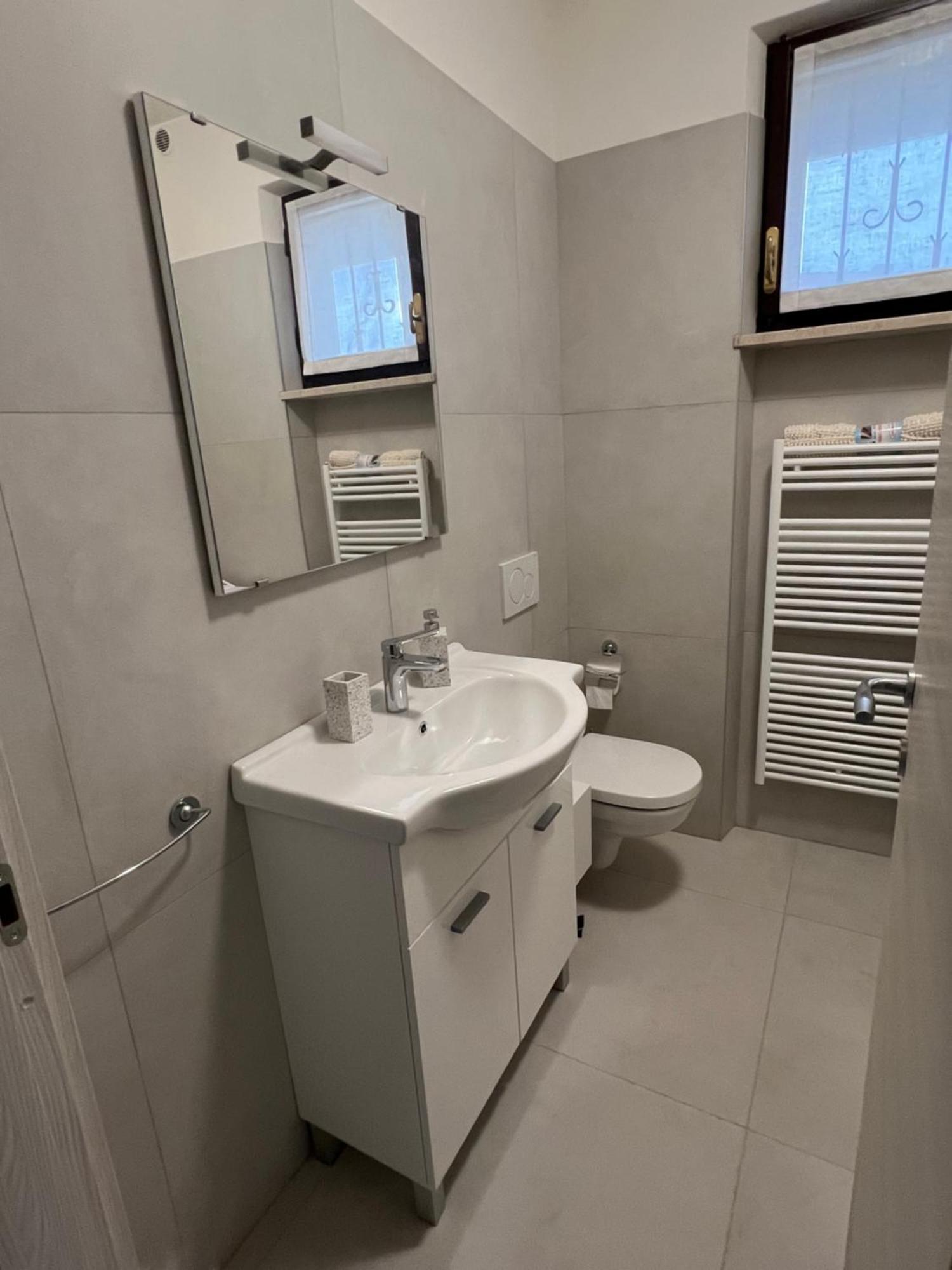 La Vela Apartment Sirmione Bagian luar foto