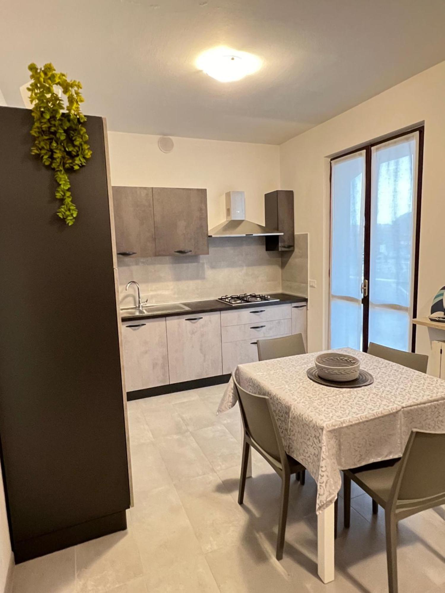 La Vela Apartment Sirmione Bagian luar foto