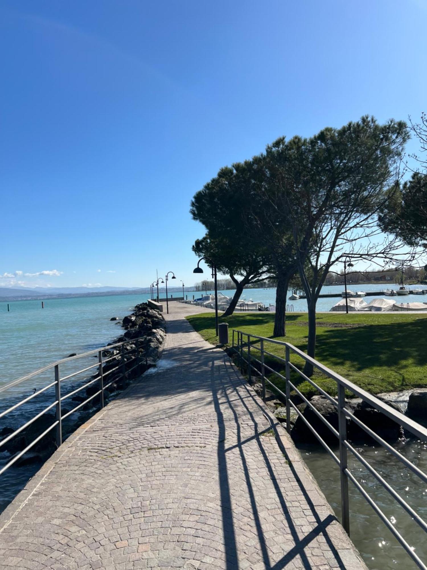 La Vela Apartment Sirmione Bagian luar foto