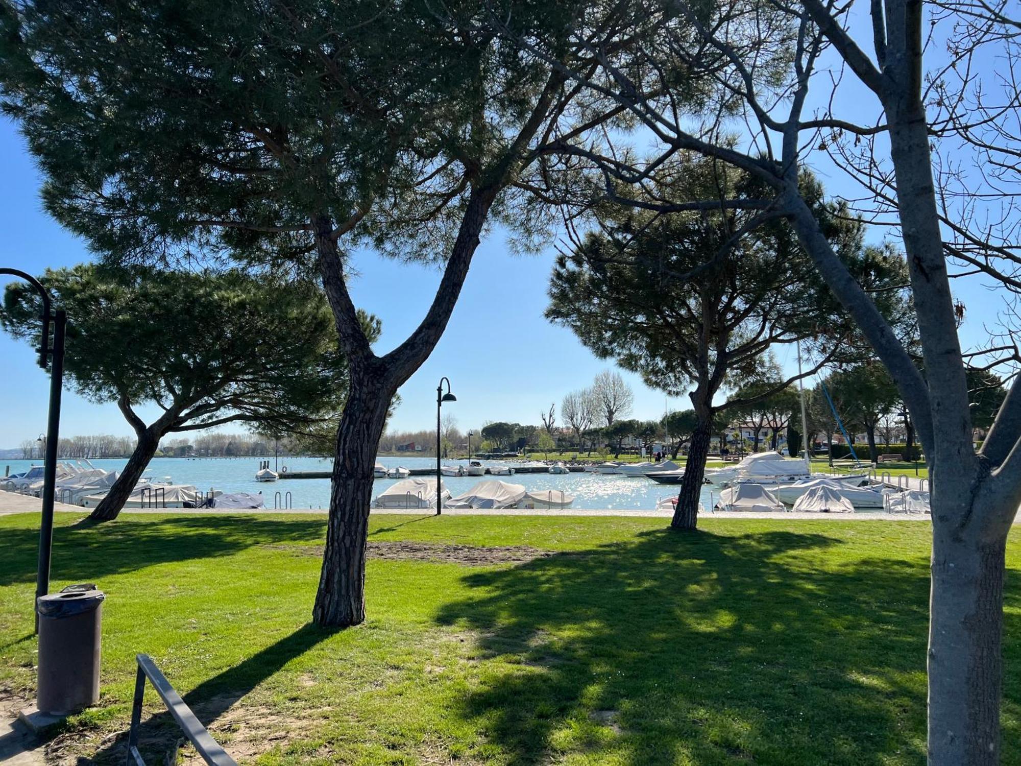 La Vela Apartment Sirmione Bagian luar foto